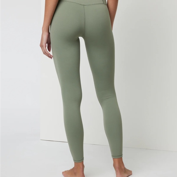 Vuori AllTheFeels™ Legging Pistachio NWT - Picture 4 of 5